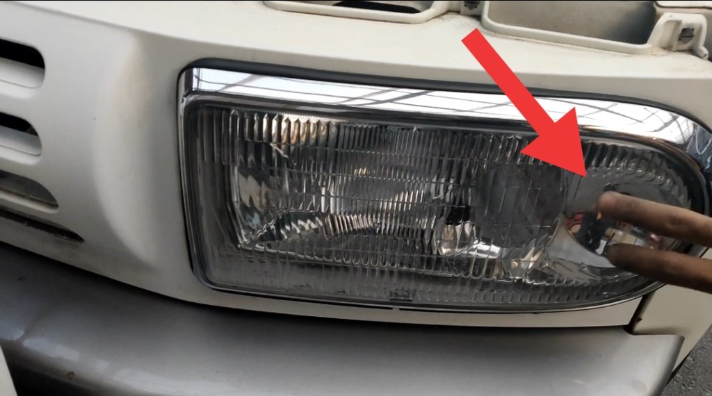 ラシーン 車幅灯 スモールランプ を交換する方法は ハロゲン Led てばなすブログ